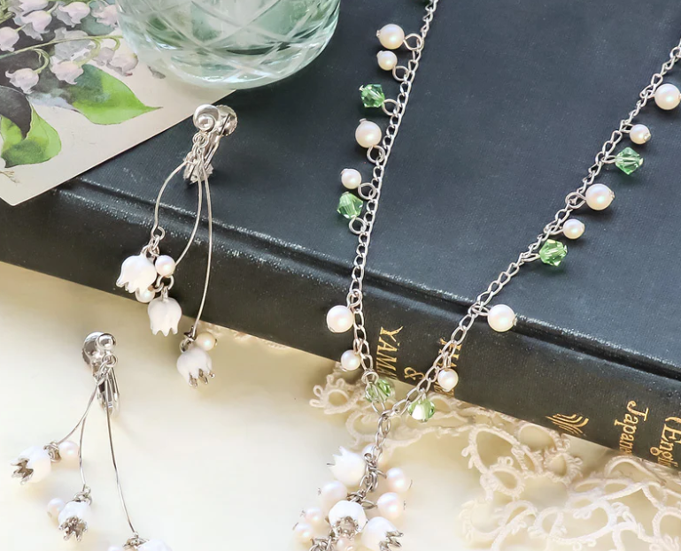 レシピNo.KR1169　チャームすずらんとクリスタルパールのネック＆イヤリング